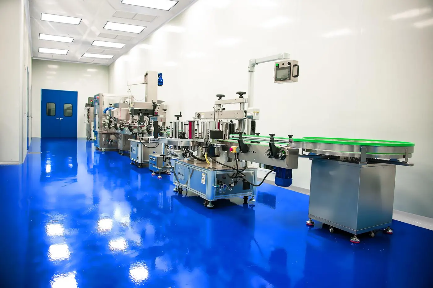 Bottle filling and labelling line